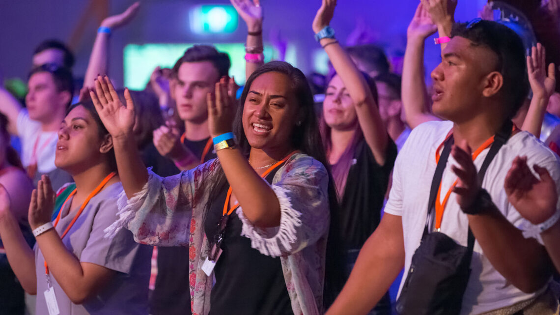 Clapping 1140x641